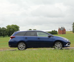 Toyota Auris Touring Sports lifting