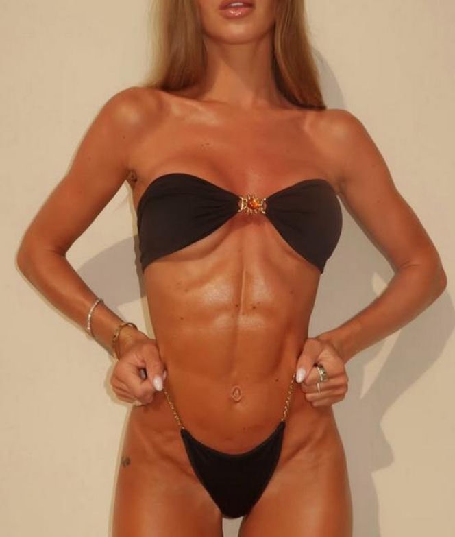 Partnerka Arkadiusza Milika błyszczy w bikini. Influencerka nie wstydzi się swojej boskiej figury