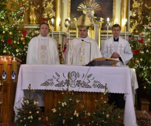 Ranczo 10 sezon. biskup Kozioł (Cezary Żak), ksiądz Maciej (Mateusz Rusin), ksiądz Robert (Bartek Kasprzykowski)