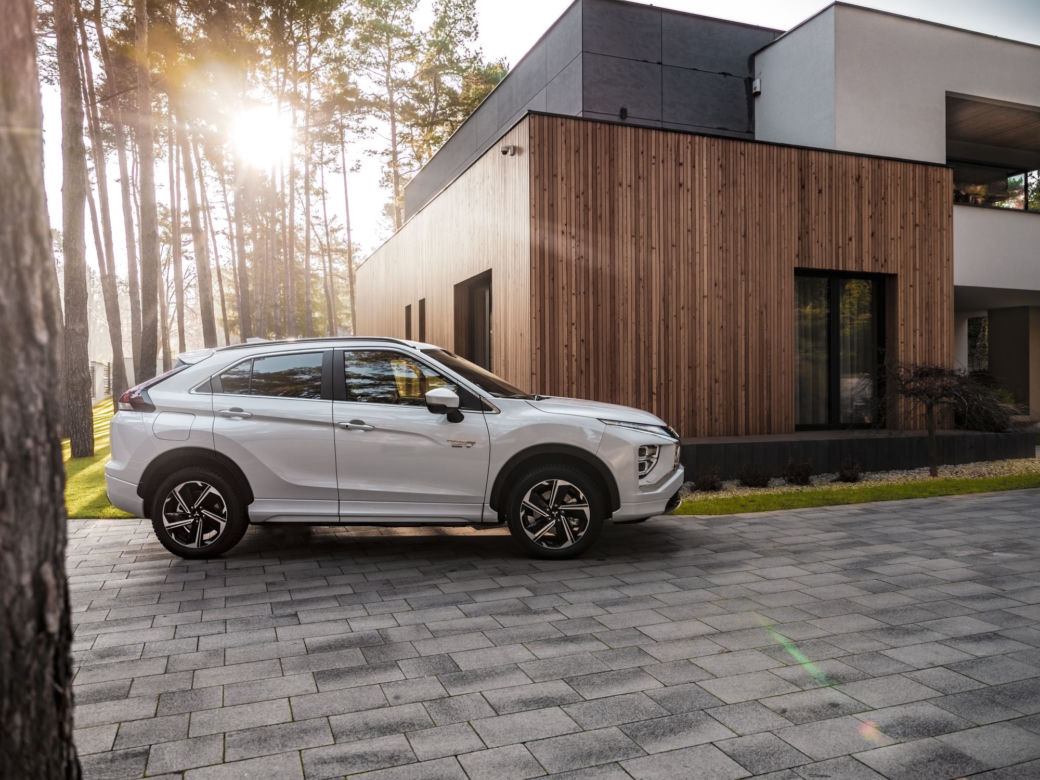 Mitsubishi Eclipse Cross PHEV (2021)