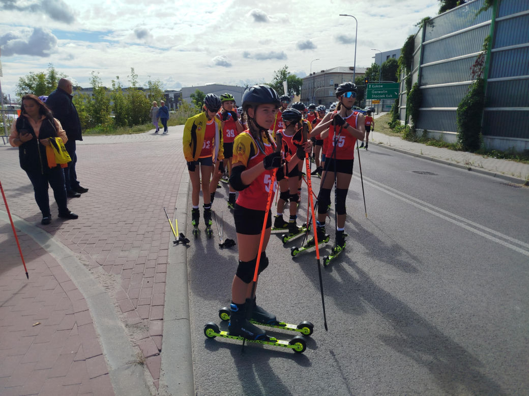 Zawody o Puchar Polski na nartorolkach Marwe Cup 2025 zostały zainaugurowane w Siedlcach