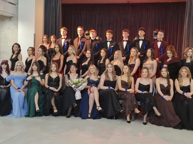 Studniówka 2026 maturzystów II LO w Starachowicach