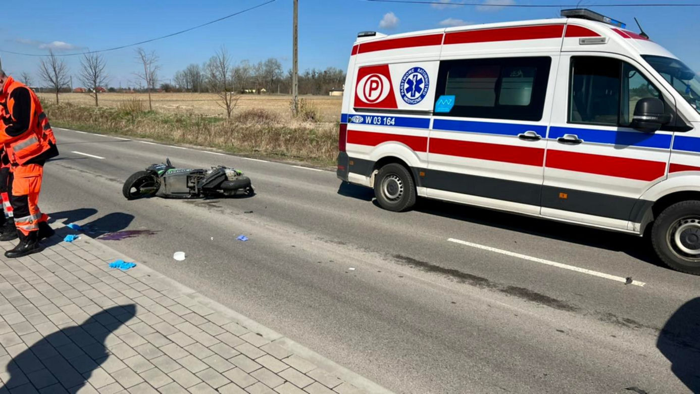  Zderzenie karetki motoroweru pod Warszawą