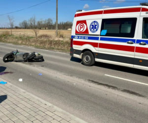  Zderzenie karetki motoroweru pod Warszawą