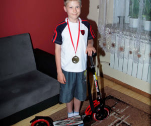Dostał medal i hulajnogę