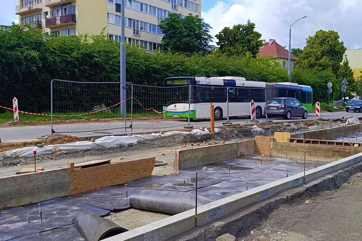 "Torowa rewolucja" na al. Powstańców Wlkp. - czerwiec 2026