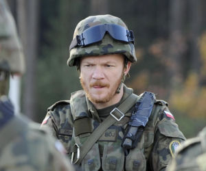 Tak zaczynał Eryk Lubos. Od dresiarza w Kiepskich do jednego z największych twardzieli polskiego kina