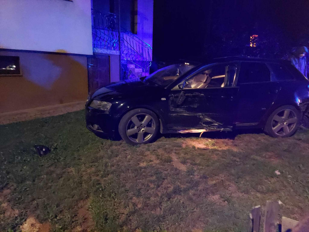 Nocny wypadek na Moniuszki w Starachowicach. Kierowca Audi uciekł z miejsca zdarzenia