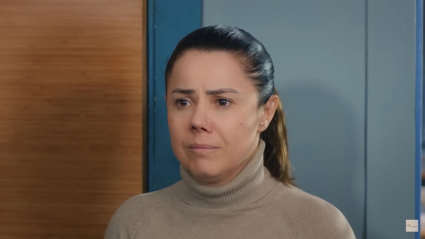 Zeynep zdecyduje się odwiedzić swoją matkę w więzieniu