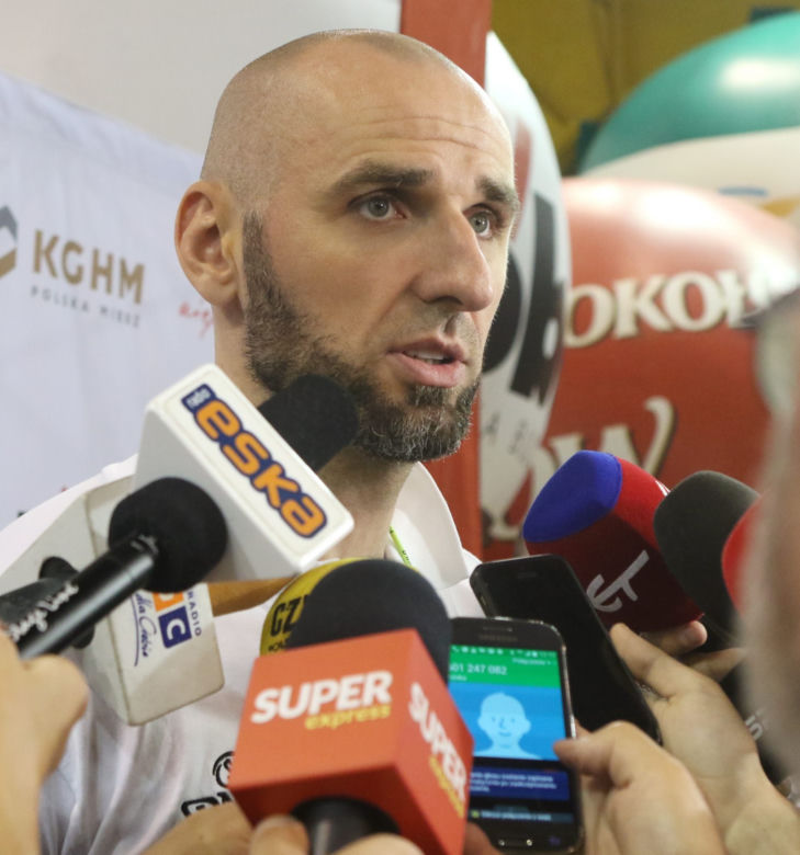 Marcin Gortat na imprezie z modelką