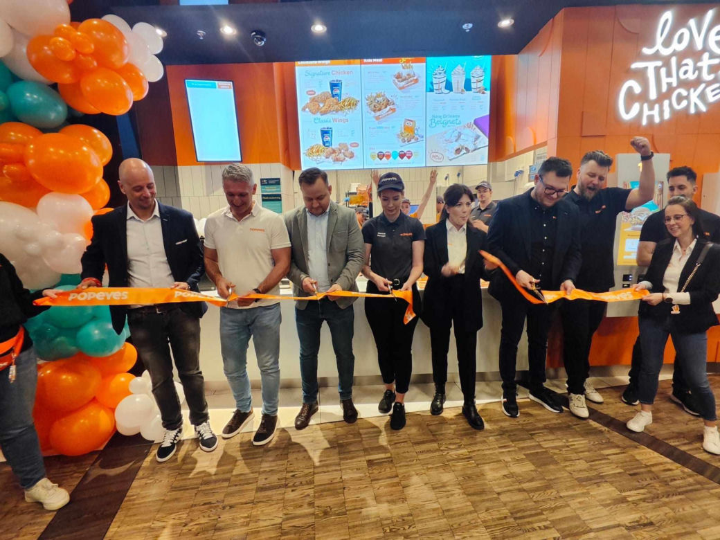 Popeyes w Katowicach już otwarte. Wydano sto pierwszych kanapek