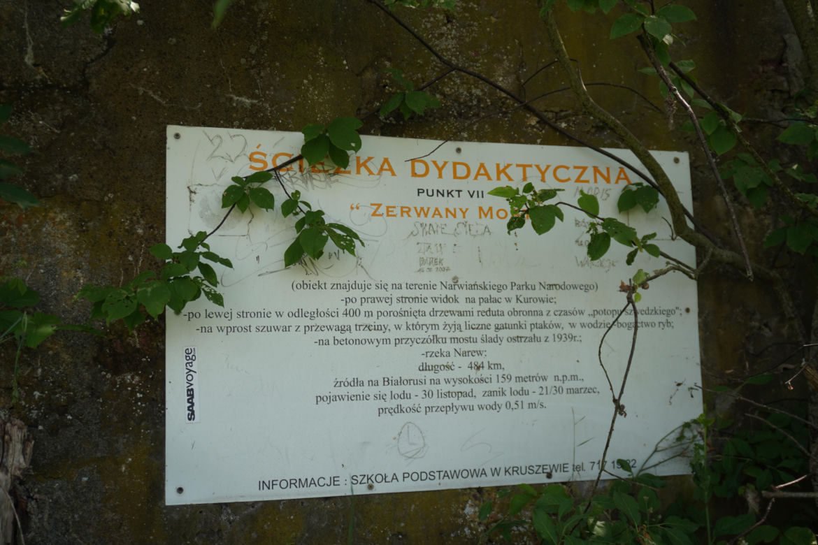 Zerwany most nad Narwią. Zobacz krajobraz Narwiańskiego Parku Narodowego