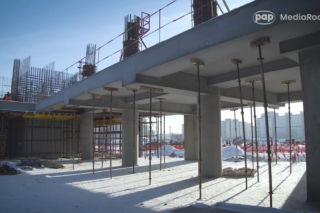 Beton wciąż obecny w architekturze: współczesne zastosowania „wiecznego” materiału 