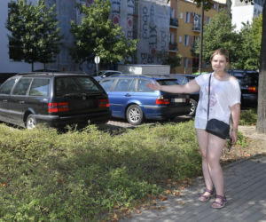 Wraki blokują miejsca parkingowe