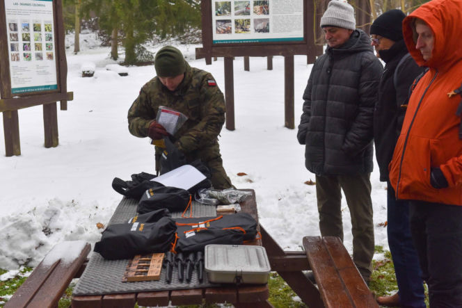 W Toruniu na siarczystym mrozie szkolą się cywile