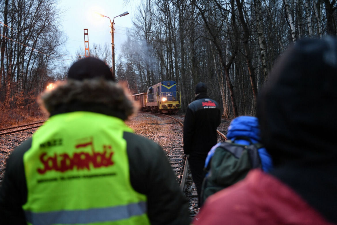 Górnicy na torach. Wraz z Agrounią blokują dostawy węgla do elektrowni