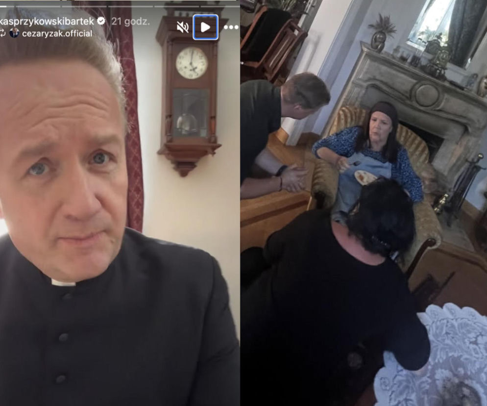 Bartłomiej Kasprzykowski jako ksiądz Robert w czarnej sutannie, nagrywający filmik na tle ściany z wiszącym zegarem. Po prawej stronie Marta Lipińska jako Michałowa, siedząca wygodnie w fotelu z talerzem jedzenia, otoczona przez ekipę filmową z serialu „Ranczo”. Więcej o powrocie kultowej postaci przeczytasz na Super Seriale.