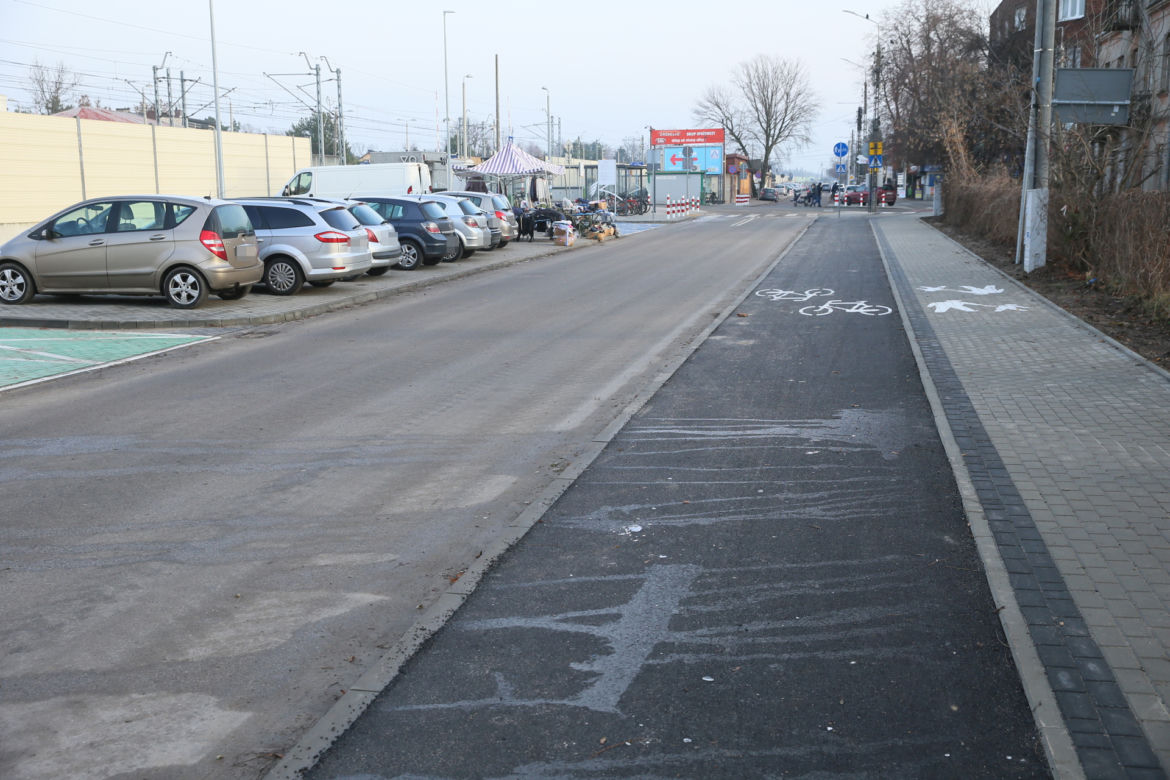 Śmiertelny napad na Żabkę w Kobyłce. Groził bronią ekspedientce, zginął od noża. Prokuratura ujawnia nowe fakty