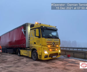 Dwie ciężarówki zderzyły się we mgle na autostradzie A1. Droga zablokowana