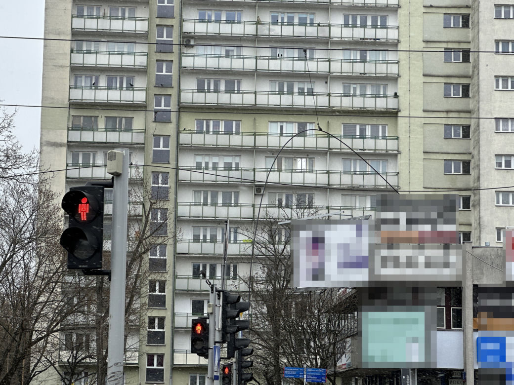 Zerwana sieć trakcyjna sparaliżowała ruch tramwajowy. O linię zahaczyła ciężarówka