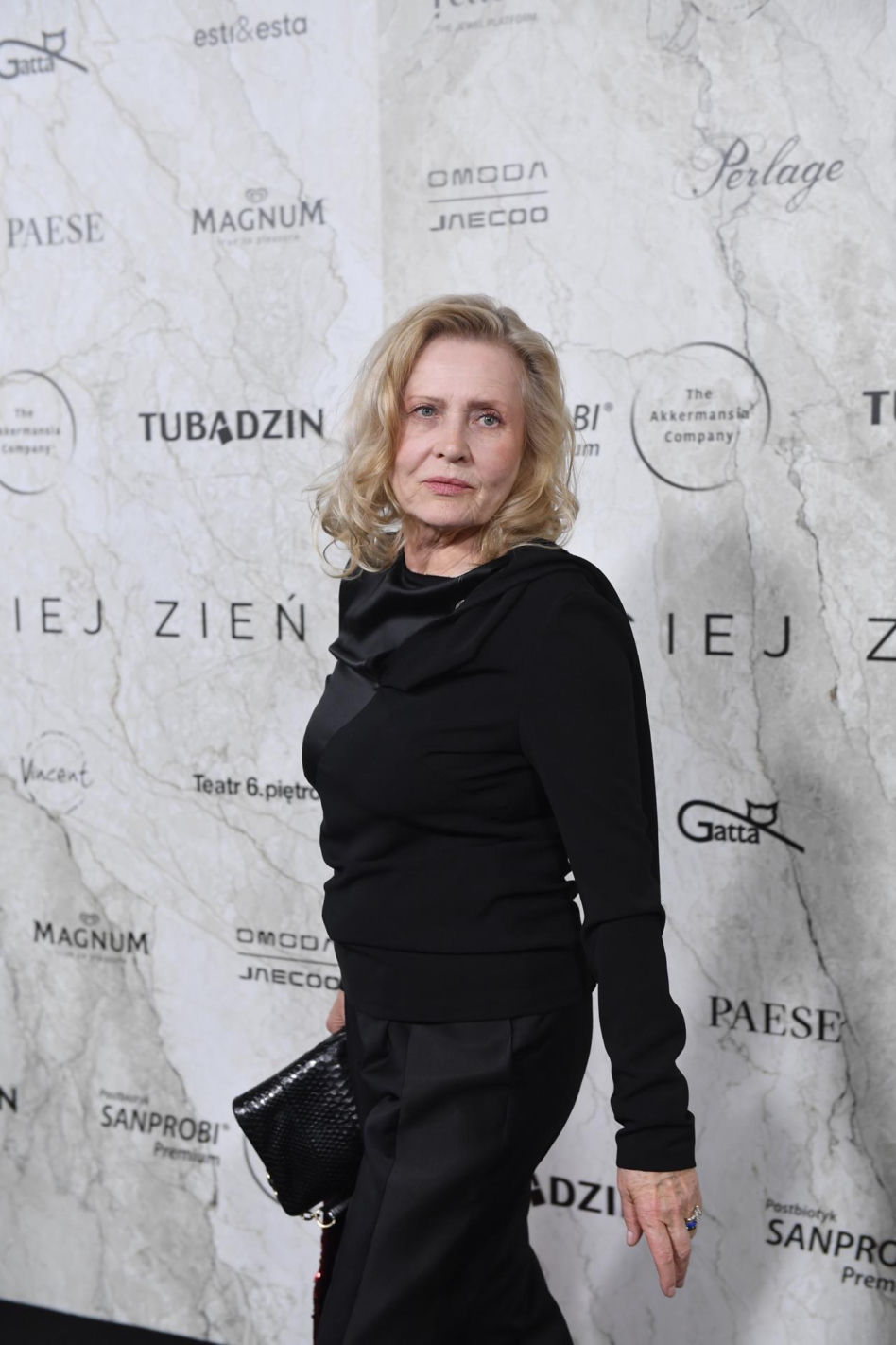 Szapołowska w czerni, Fijał z futrem w ręku i olśniewająca Steczkowska. Tłum gwiazd u Zienia