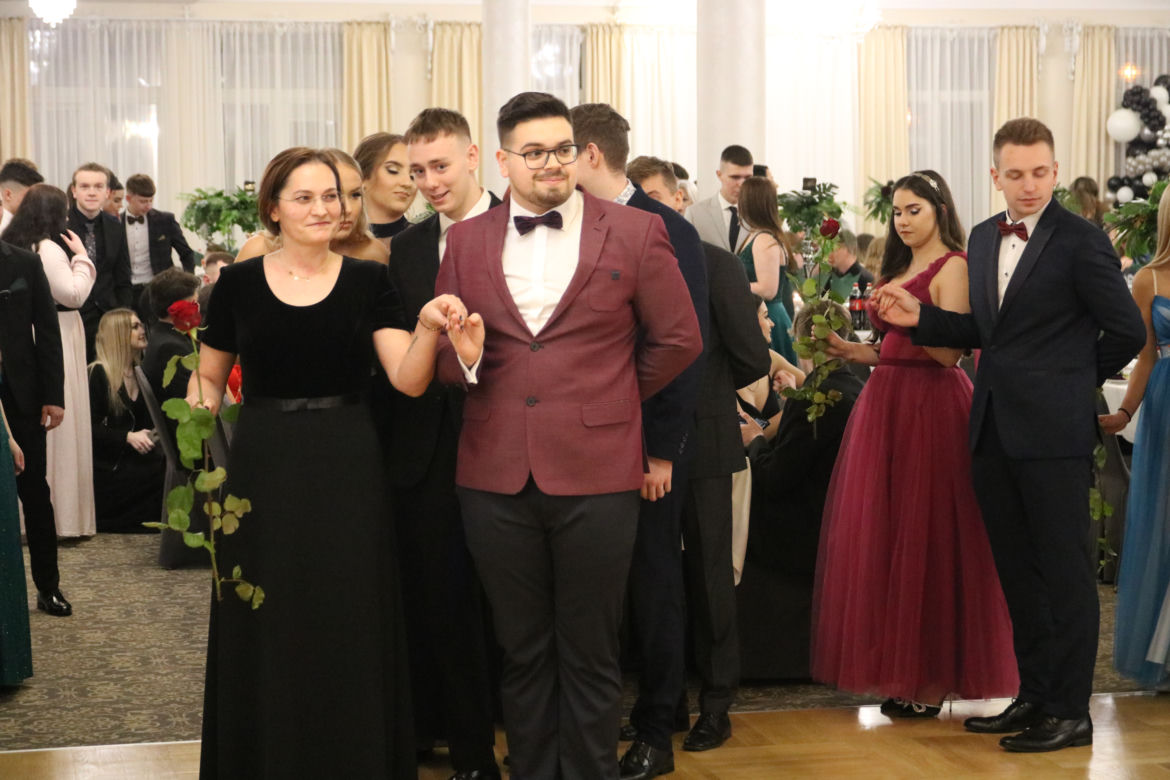 Zabawa studniówkowa Technikum nr 10 w Rzeszowie. Tak bawili się tegoroczni maturzyści [GALERIA]