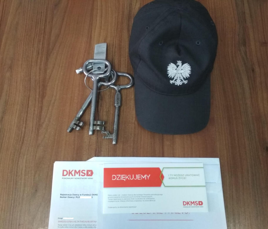 Funkcjonariusze Służby Więziennej pomogli choremu Krzysiowi. Chłopiec cierpi na białaczkę