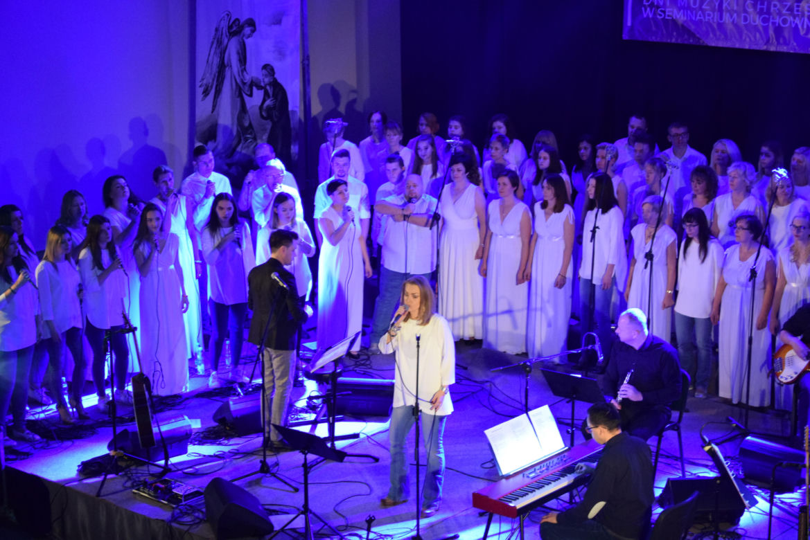 Koncert muzyki chrześcijańskiej przyciągnął tłumy! Zobacz zdjęcia z Cecylianki
