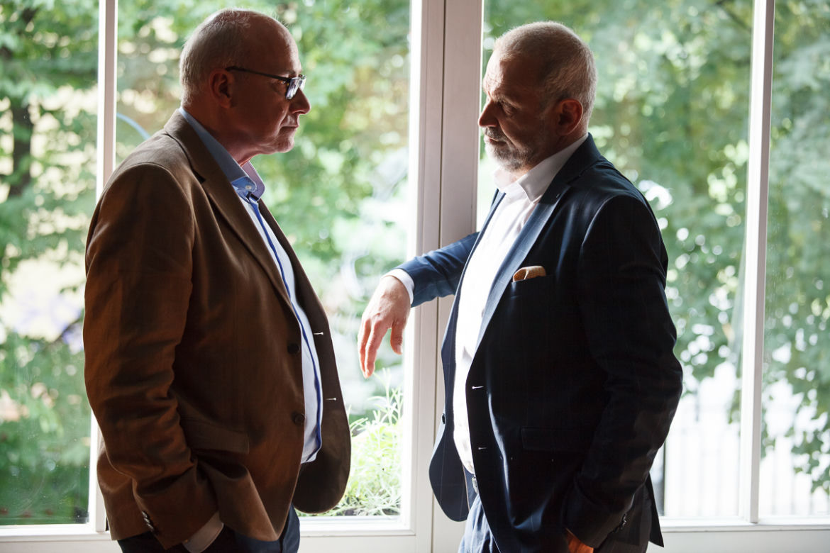 O mnie się nie martw 3 odcinek 27 (odc. 1). Marek Kaszuba (Krzysztof Stelmaszyk), profesor (Piotr Machalica)