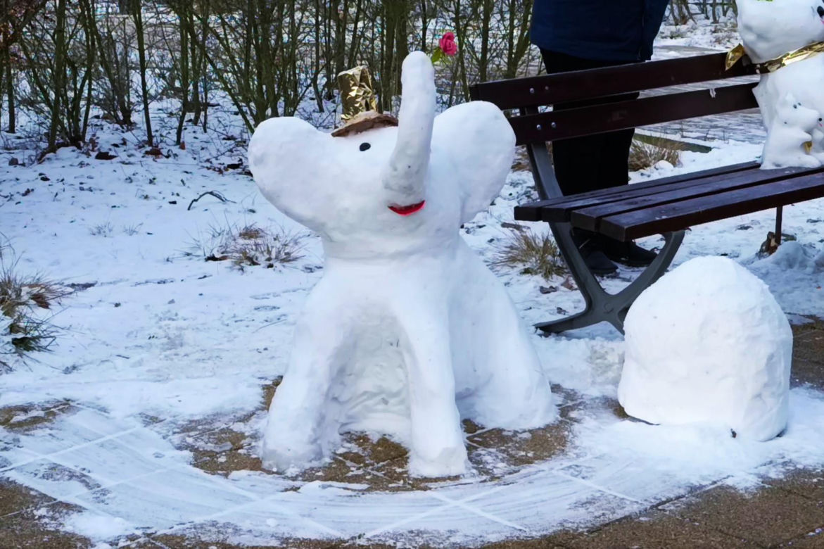 Rzeźby ze śniegu na pętli Głębokie