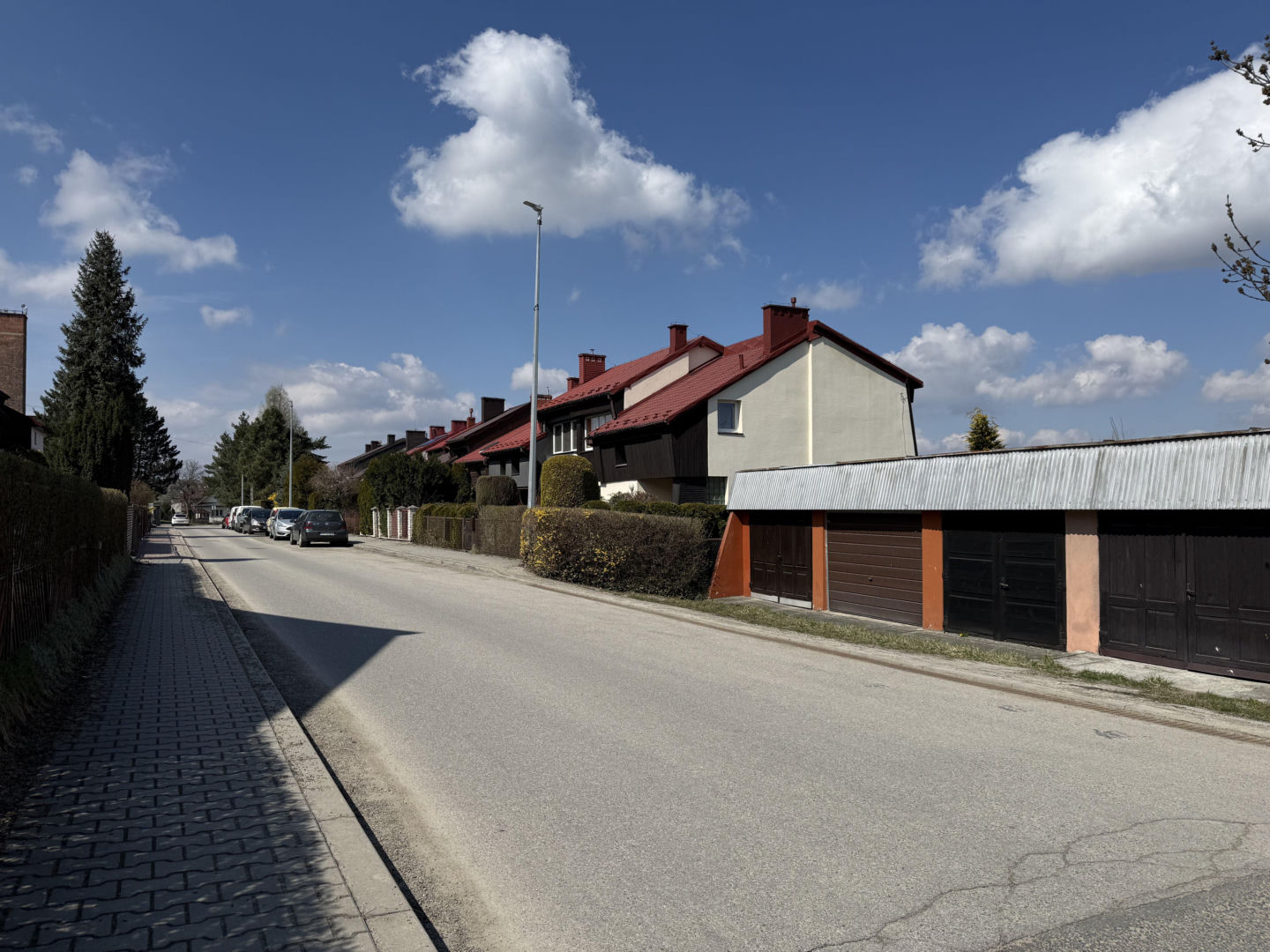 "Działy". Domy z lat 80. Limanowa