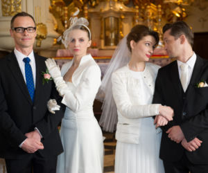 Na Wspólnej odcinek 2000, Monika (Sylwia Gliwa), Damian (Waldemar Błaszczyk), Joanna (Anna Cieślak) i Bogdan (Wojciech Brzeziński)