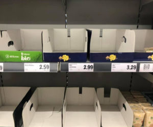 Puste półki w sklepach