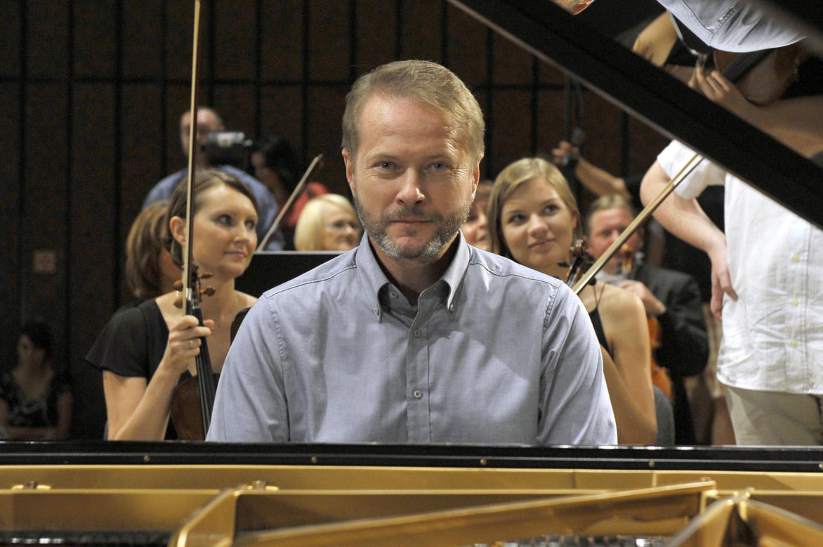 Artur Żmijewski