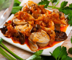 Takich śledzi jeszcze nie jadłeś! Sekretny sposób gajowego na smak pełen głębi