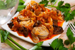 Takich śledzi jeszcze nie jadłeś! Sekretny sposób gajowego na smak pełen głębi