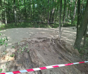 Tajemnicza maź zalała las pod Starachowicami. Policja i leśnicy badają sprawę