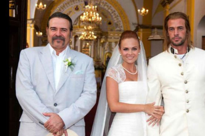 Burza. Damian (William Levy), Esthercita (Laura Carmine), Fulgencio (Cesar Evora)