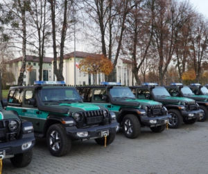 Jeepy Wrangler Sahara dla Straży Granicznej. Te samochody nie boją się bezdroży