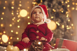 Świąteczna sesja jak od fotografa. Ten sposób robi wśród rodziców furorę