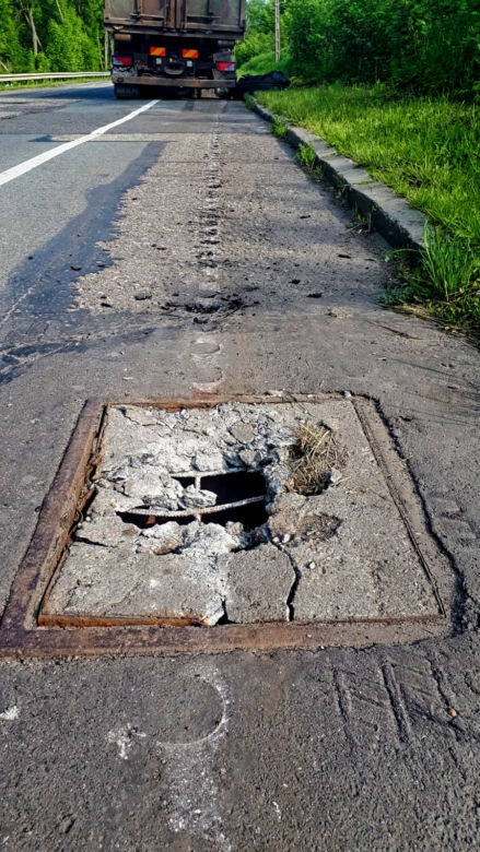 Jechał bez opony i uszkodził 6 km drogi