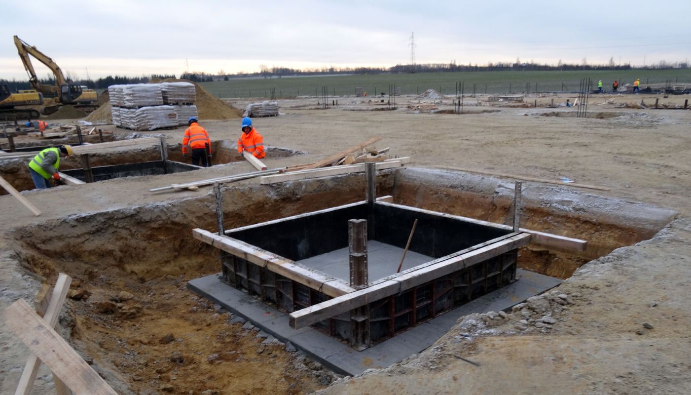 Teren budowy centrum handlowego Glogovia – fundamentowanie