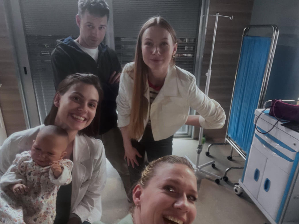 Na dobre i na złe nowy sezon. Blanka (Pola Gonciarz), Mario (Marcin Korcz), policjantka (Magdalena Wróbel), Wiktoria (Katarzyna Dąbrowska)