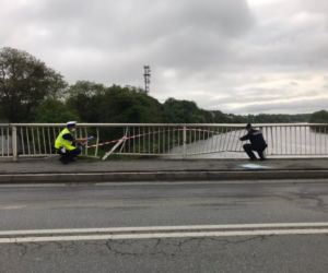 Krapkowice: 20-latka w BMW niemal WYLECIAŁA z MOSTU!