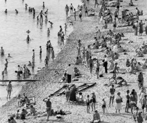 Golizna na plaży w czasch PRL