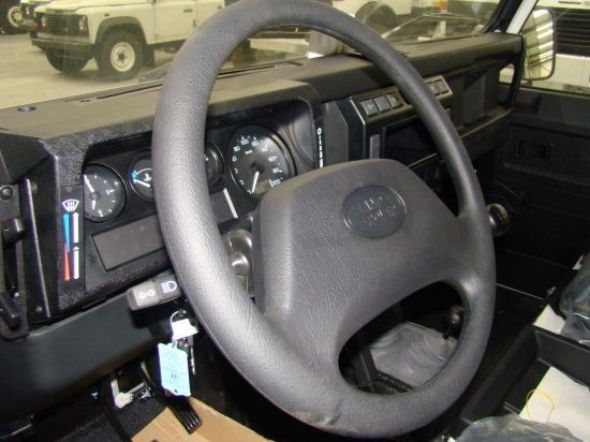 Land Rover Defender NATO