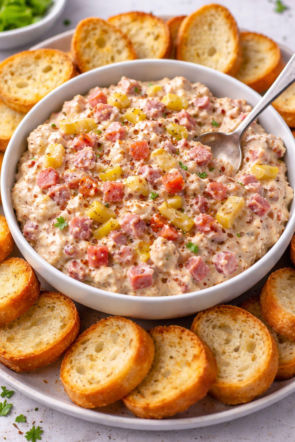 Kremowy Italian Grinder Dip – kanapkowy hit zamieniony w uzależniającą pastę do chleba i krakersów