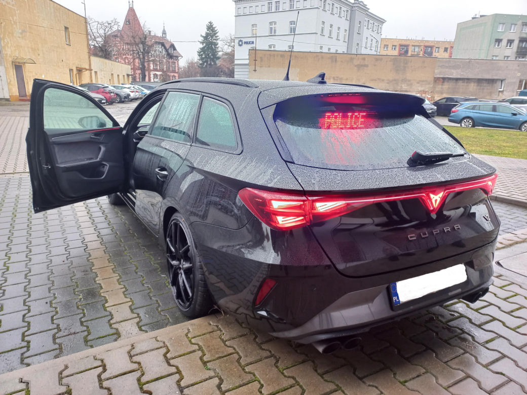 Posypały się pierwsze mandaty. Policja z Leszna ma nowy nieoznakowany radiowóz