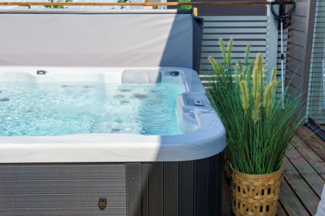 Zassała ich pompa w jacuzzi. Ich martwe ciała znalazły dzieci!