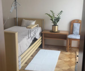 Doda urządziła rodzicom pokój na starość